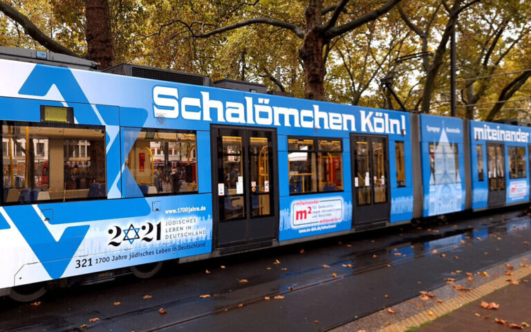 Tram antisemita per le strade di Colonia