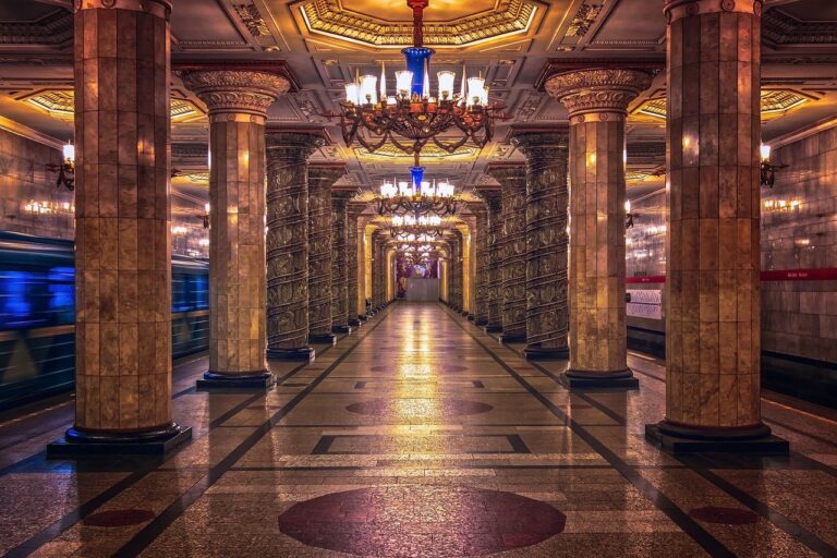 La metropolitana di San Pietroburgo fu inaugurata il 15 novembre 1955