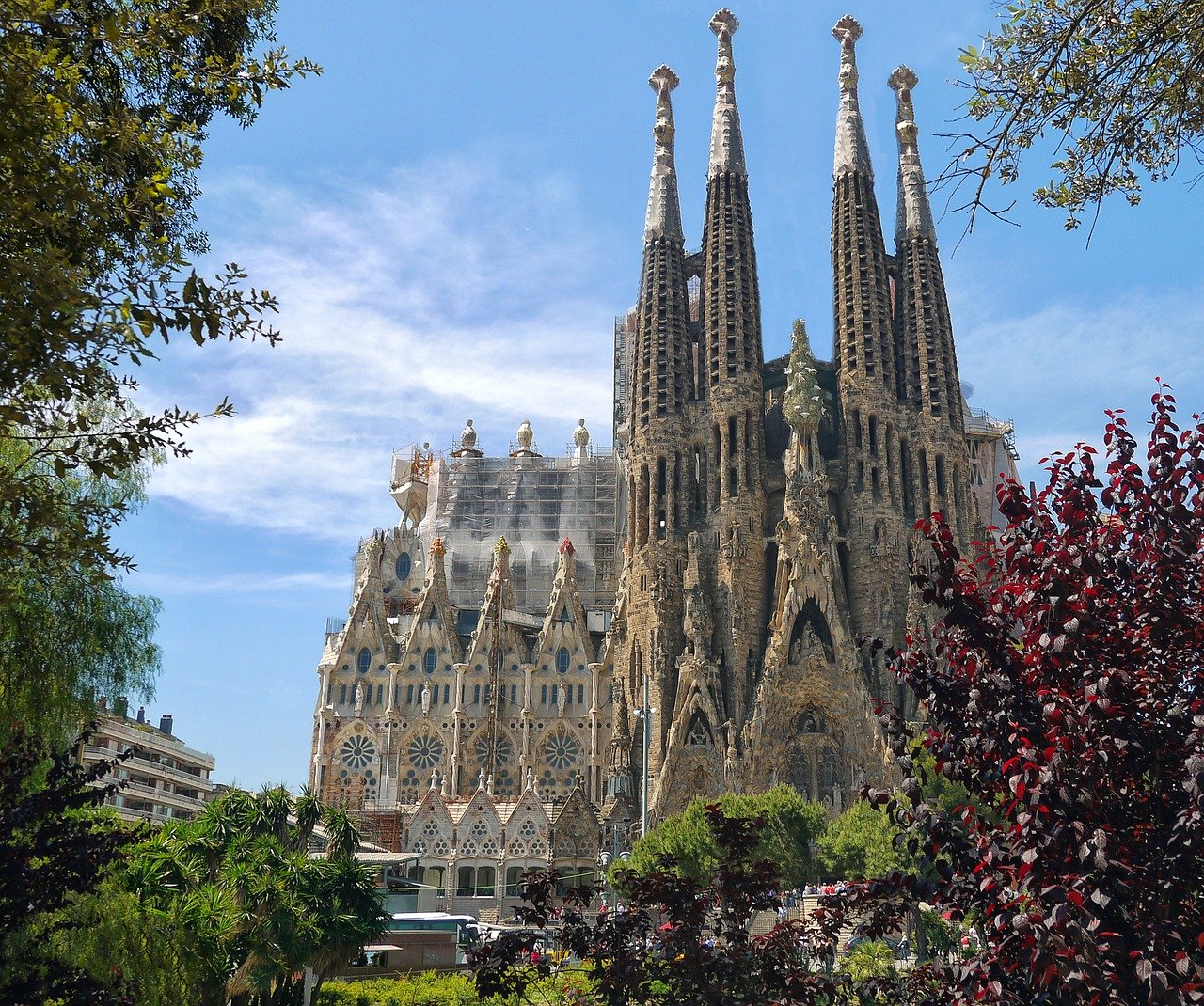 Barcellona, Cattedrale della Sagrada Familia, progetto di Antoni Gaudì, articolo di Loredana Carena 