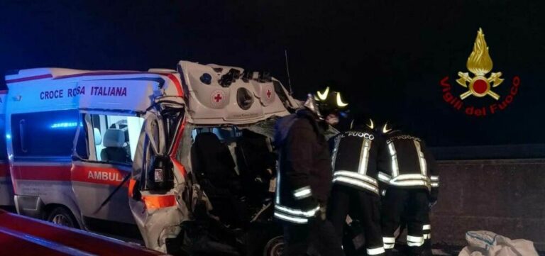 Modena – Grave incidente tra Ambulanza e Tir: quattro feriti