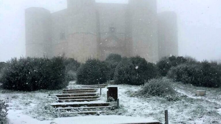 Maltempo Puglia – Neve sulla Murgia con vento forte e neve a Castel del Monte