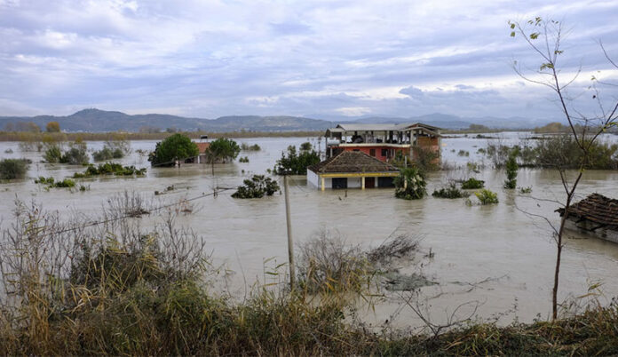 Përmbyetjet në Shqipëri
