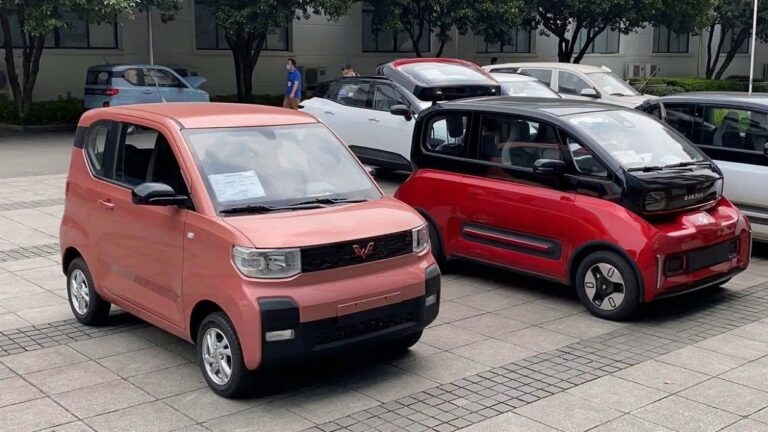 Hong Guang Mini Ev auto elettrica cinese
