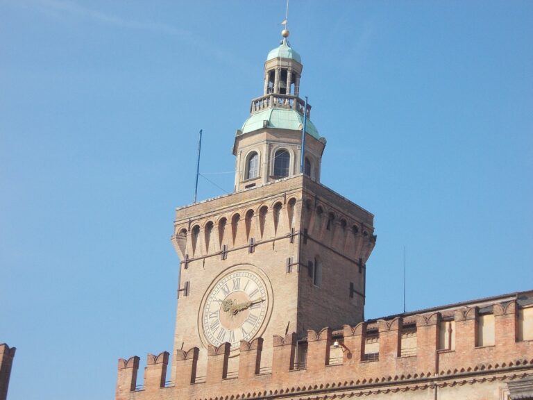 A Bologna riapre la Torre dell’orologio