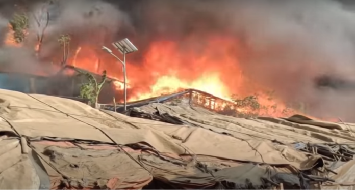Incendio devasta campo dei Rohingya