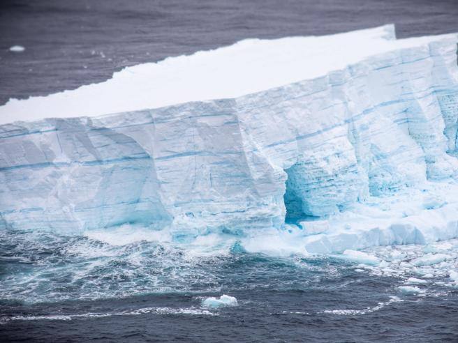 Iceberg A68