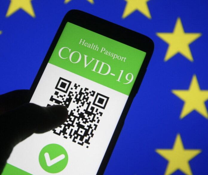 Certificato COVID digitale UE (rielaborazione fotografica di Loredana Carena e articolo di Loredana Carena)