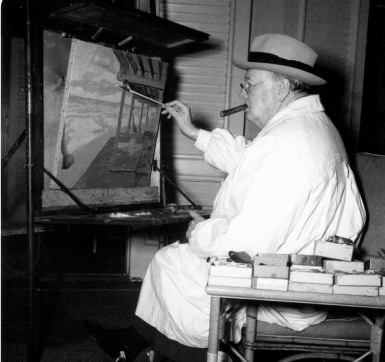Winston Churchill mentre dipinge al cavalletto (articolo di Loredana Carena #loredanacarena @artecarenalo)