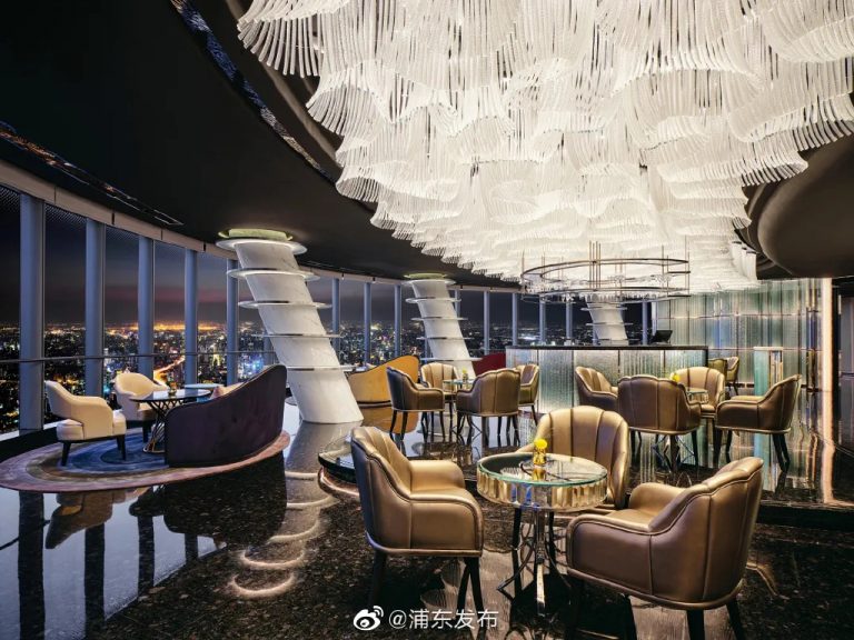 -Shanghai: apre l’Hotel di lusso più alto al Mondo