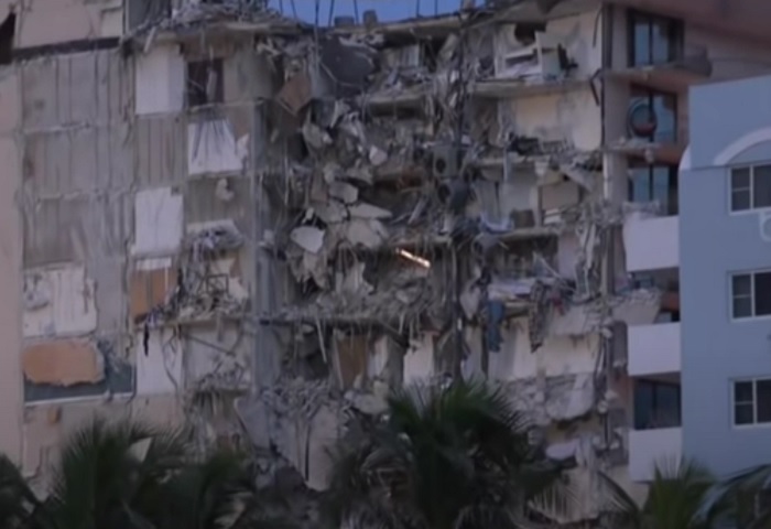 Miami: crolla un palazzo