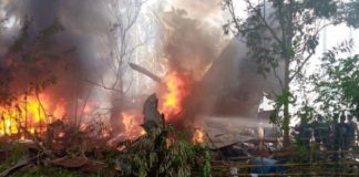 Filippine: aereo militare si schianta in un villaggio