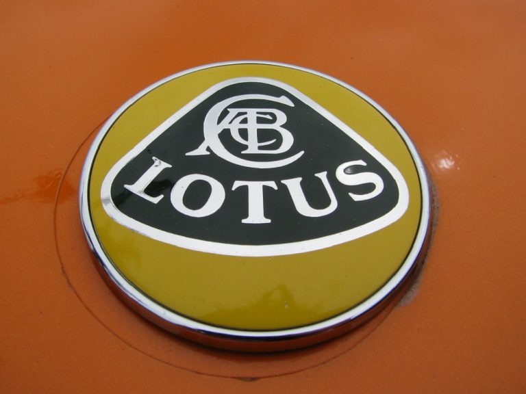 Lotus auto elettriche