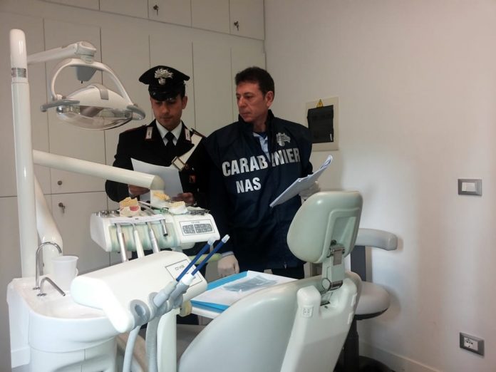 Falsi dentisti a Napoli