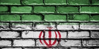 L’Iran presenta un missile a lungo raggio  