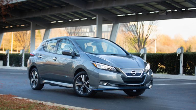 Nissan Leaf si reinventa come crossover: ecco come