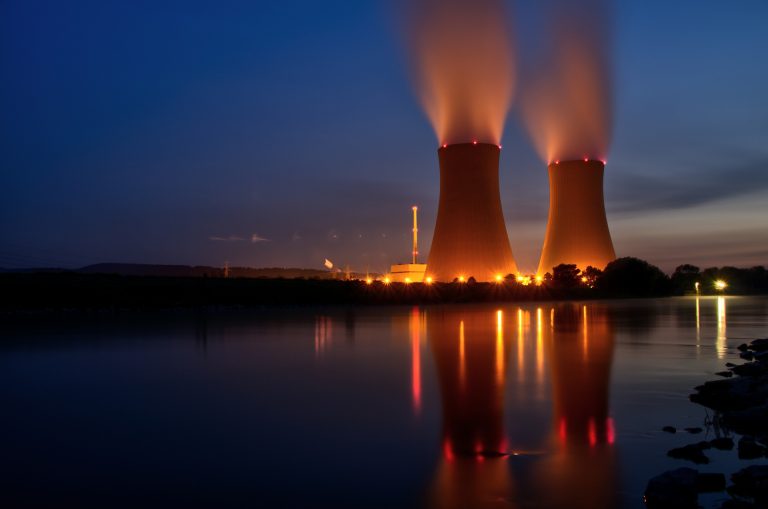 La Spagna prende le distanze dalla Francia: prosegue il piano di chiusura delle centrali nucleari
