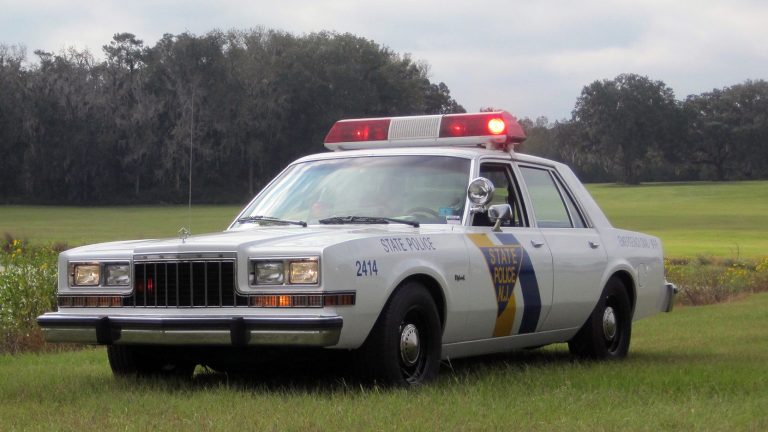 Dodge Diplomat: l’auto della Polizia nelle serie anni 80