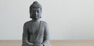 Buddha con tuniche
