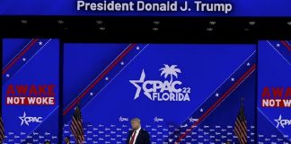 CPAC 2022: il discorso infuocato di Trump contro Biden e i democratici