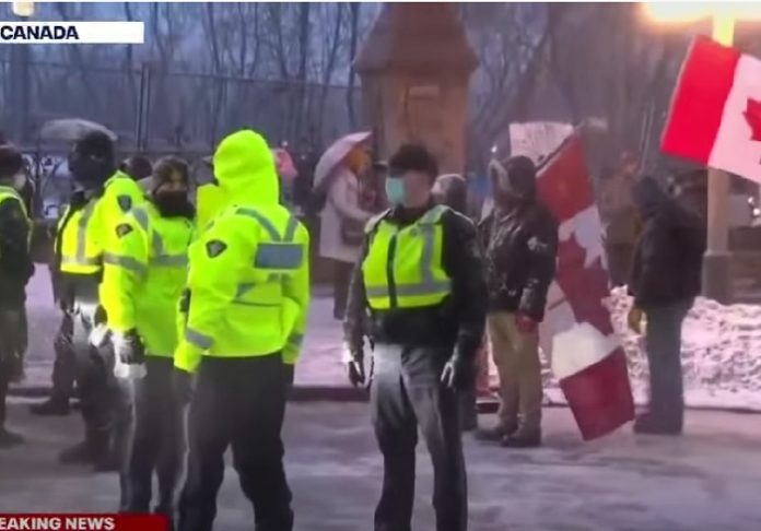 Canada: polizia arresta organizzatori del “Freedom Convoy”