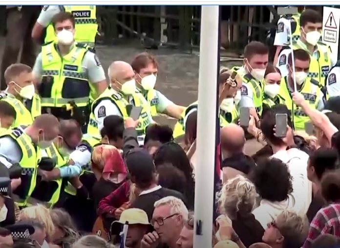 Nuova Zelanda: numerosi arresti durante le proteste