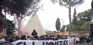 Roma: manifestazione degli studenti contro la maturità