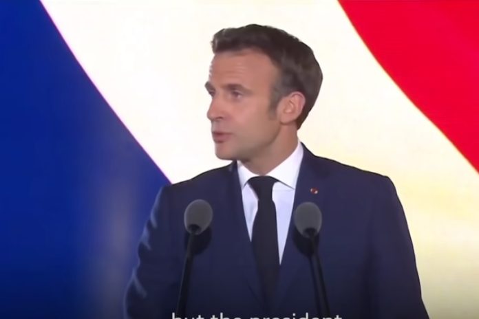 Macron presenterà un disegno di legge per includere il diritto di aborto nella Costituzione