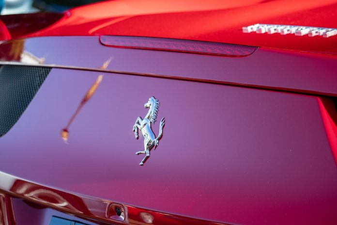Ferrari guida autonoma limitata