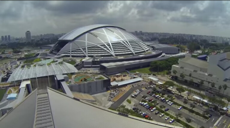 Singapore National Stadium: Dota 2 si scontra con Justin Bieber