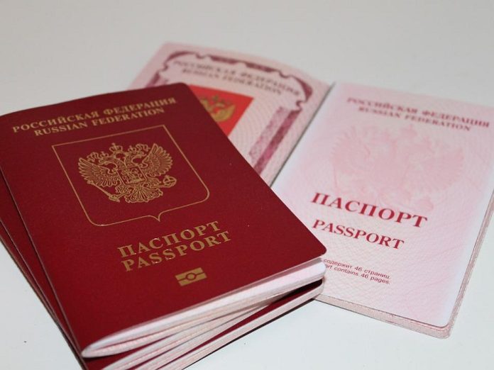 La Russia impone il passaporto ai cittadini dell'Ucraina occupata