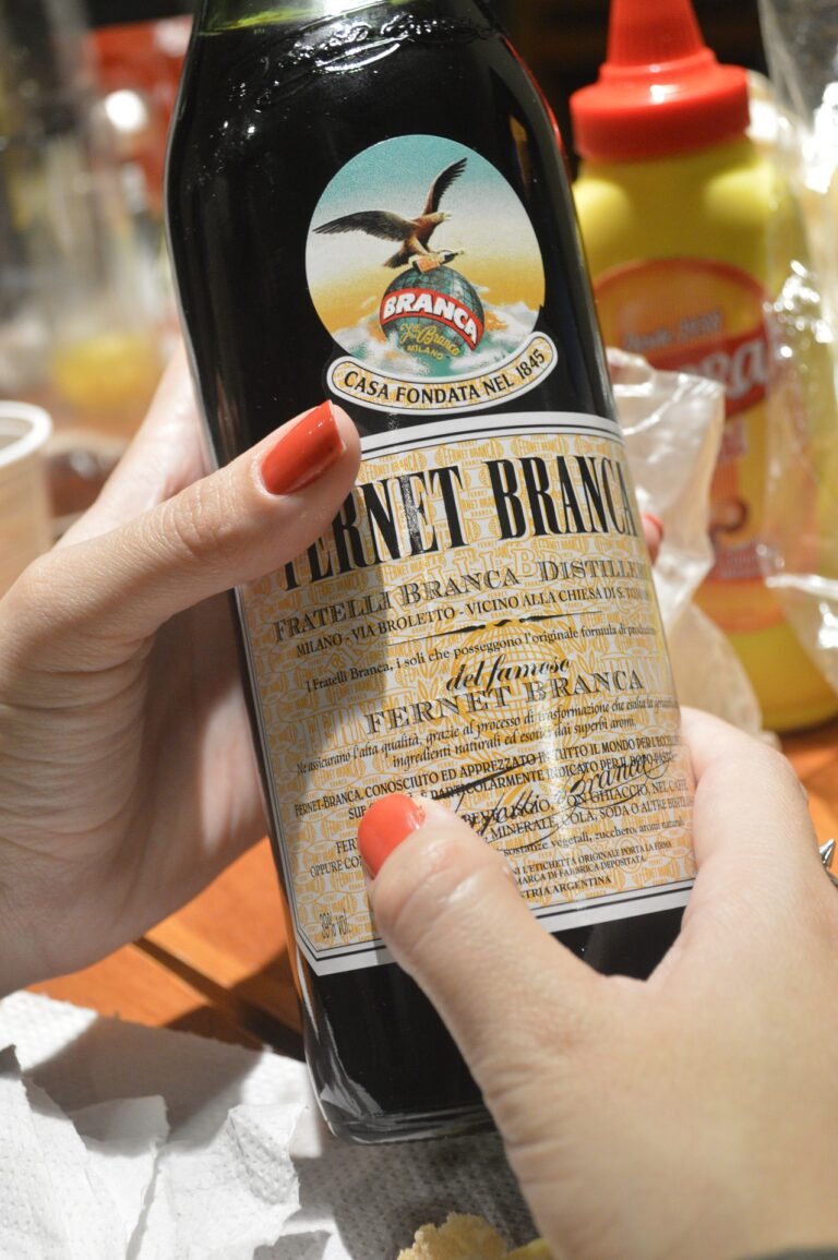 Amari italiani nei Paesi del Nord Europa: tutto ciò che c’è da sapere sulla diffusione del Fernet-Branca