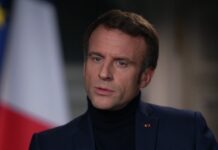 Macron: mantengo comunicazioni regolari con Putin