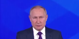 Putin sovraintende al lancio di nuovi sottomarini e navi da guerra russi