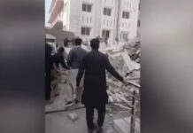 Pakistan: attentato in una moschea, oltre 30 morti