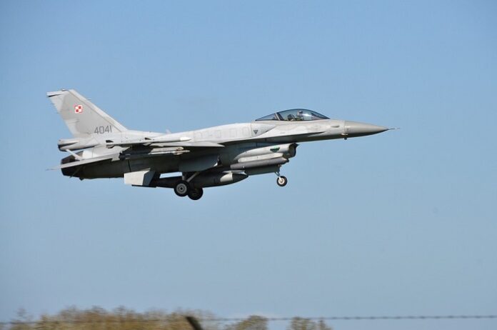 Biden: gli USA non invieranno i caccia F-16 all’Ucraina