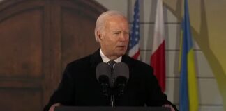 Biden a Varsavia: difendiamo la democrazia