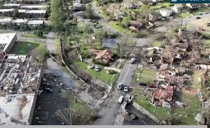  Tornado negli USA: almeno 26 morti