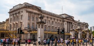 Buckingham Palace: arrestato uomo armato