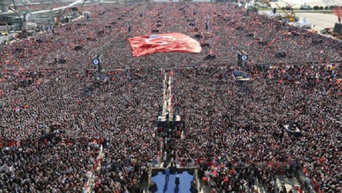 Turchia: folla oceanica al comizio di Erdoğan