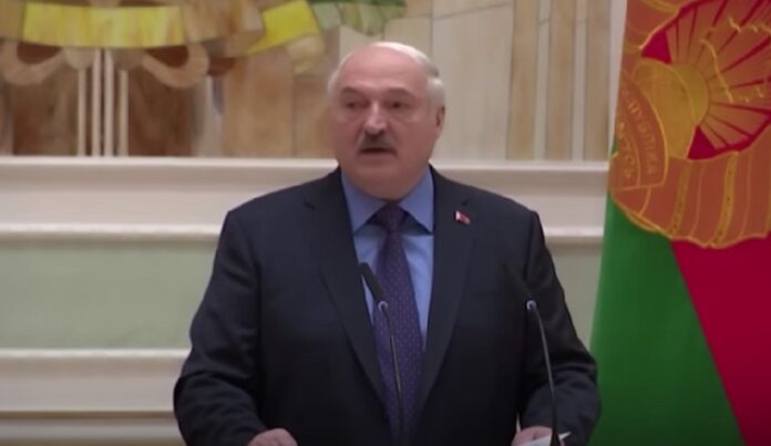 Lukashenko: insensate le affermazioni dei piani della Russia e della Bielorussia di attaccare l'Occidente