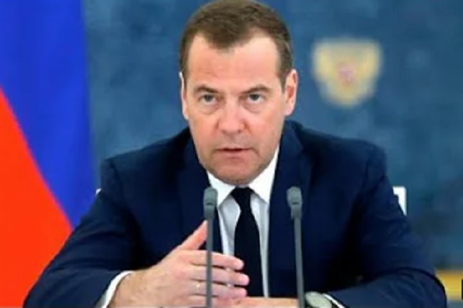 Medvedev ironizza sulle elezioni americane del 2024