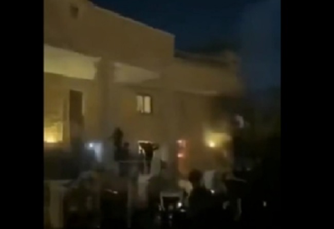 Baghdad: manifestanti assaltano l’ambasciata svedese