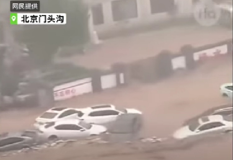Pechino: le inondazioni devastano la città