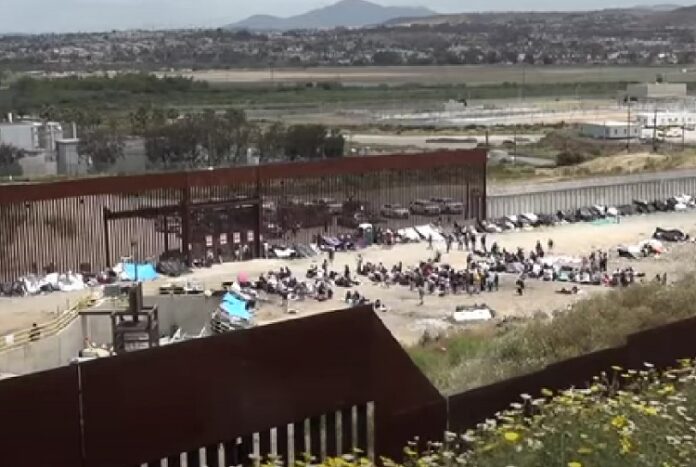 Biden invia 800 nuove truppe al confine con Messico