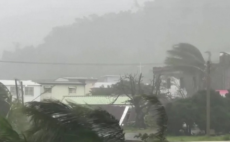 Il tifone Koinu si abbatte su Taiwan