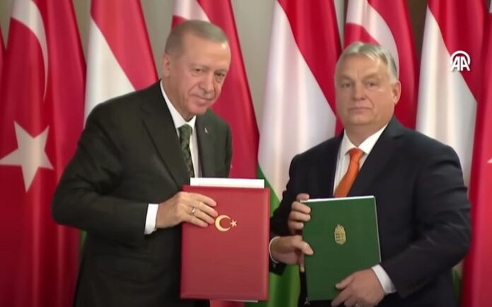 Erdoğan e Orbán cercano legami più stretti