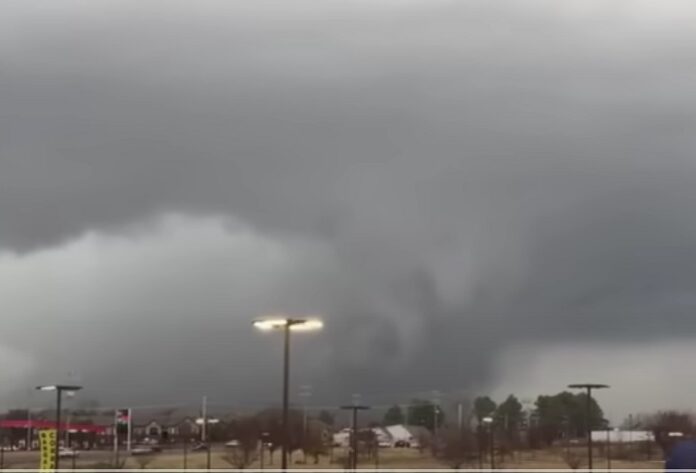 Tornado in Tennessee: almeno 6 morti
