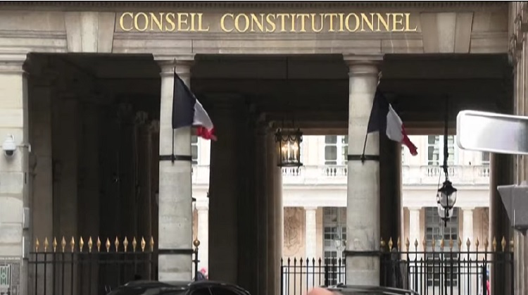 Francia: Corte Suprema si pronuncia contro alcuni articoli della legge sull'immigrazione