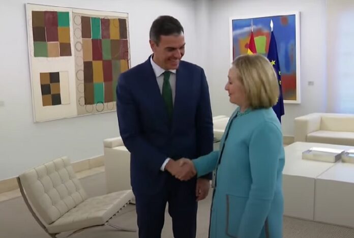 Il premier spagnolo Sánchez riceve Hillary Clinton