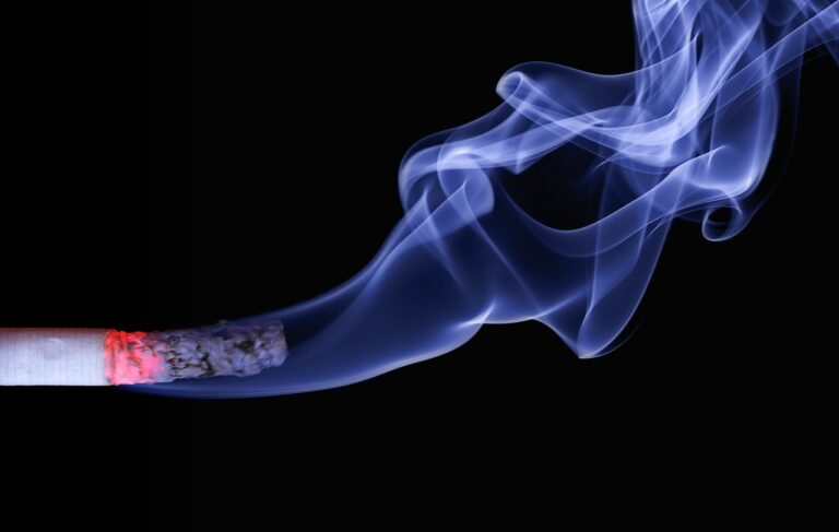 Il consumo di tabacco diminuisce nonostante gli sforzi dell’industria del tabacco per compromettere i progressi compiuti